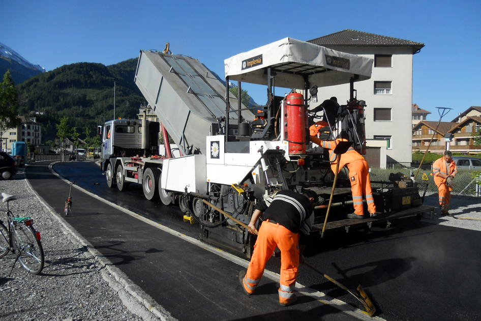 Umgestaltung und Erneuerung Aarestrasse, Strassenbau – Ribuna AG Interlaken